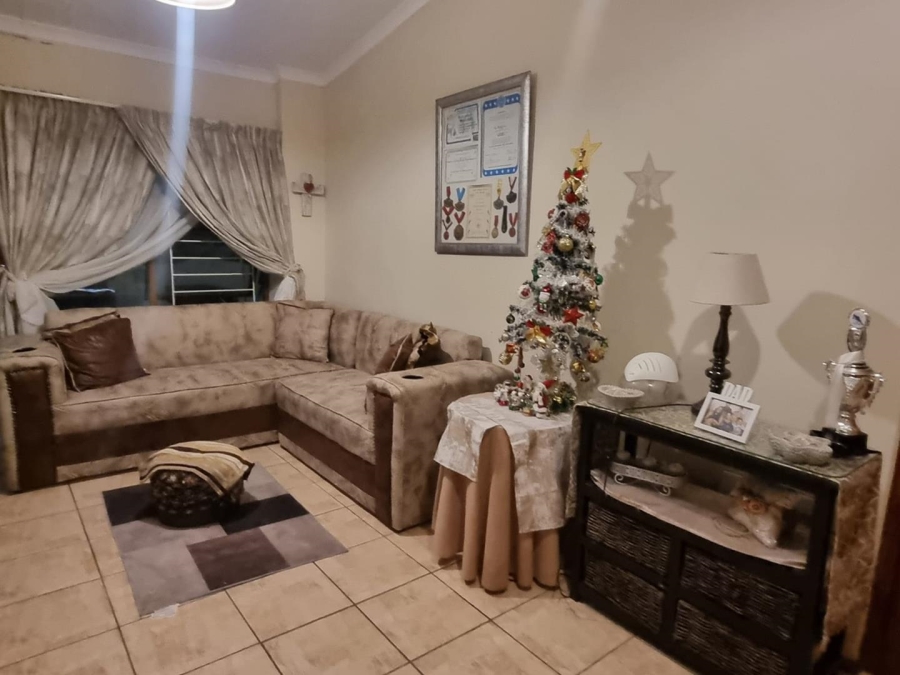 3 Bedroom Property for Sale in Fraaiuitsig Western Cape